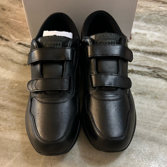 NIB Propet Lifewalker Strap Sneaker, Black, Men’s 11.5 W(E) - Picture 1 of 8